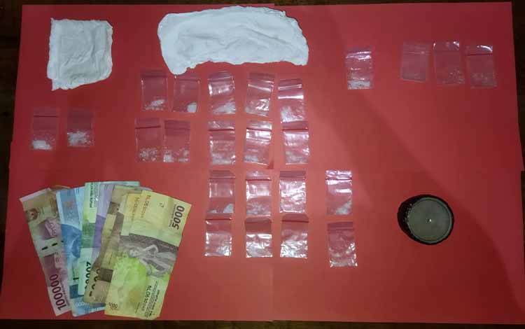 Barang bukti sabu diamankan anggota Satresnarkoba Polres Seruyan.