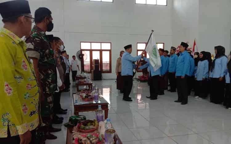 Pelantikan pengurus Badan Komunikasi Pemuda Remaja Masjid Indonesia (BKPRMI) Kabupaten Sukamara Periode 2022-2026 di aula SMPN 1 Sukamara