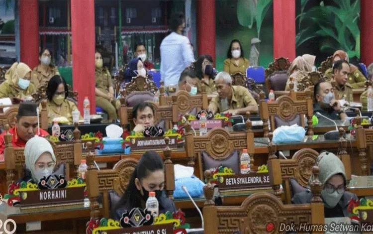 Paripurna pandangan fraksi DPRD Palangka Raya atas LKPJ APBD 2021.