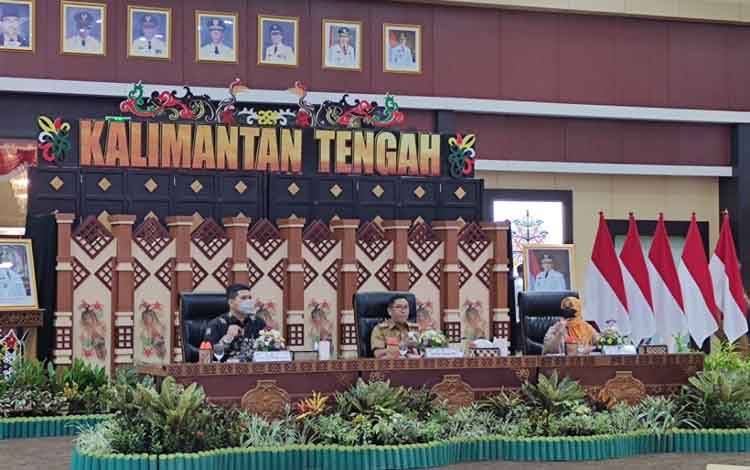 Rapat Koordinasi Semester l Tim Percepatan Akses Keuangan Daerah (TPAKD) se-Provinsi Kalteng di Aula Jayang Tingang, Senin, 4 Juni 2022