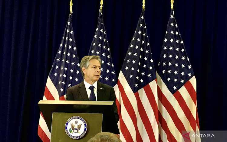 Menteri Luar Negeri Amerika Serikat Antony Blinken memberi keterangan kepada jurnalis saat sesi jumpa pers di Nusa Dua, Badung, Bali, Sabtu (9/7/2022). (ANTARA/Genta Tenri Mawangi)