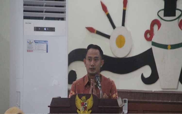 Wali Kota Palangka Raya, Fairid Naparin memimpin rapat evaluasi pelaksanaan pembangunan Triwulan II di ruang rapat Peteng Karuhei II, Kamis 14 Juli 2022. (Foto: HENDRI)