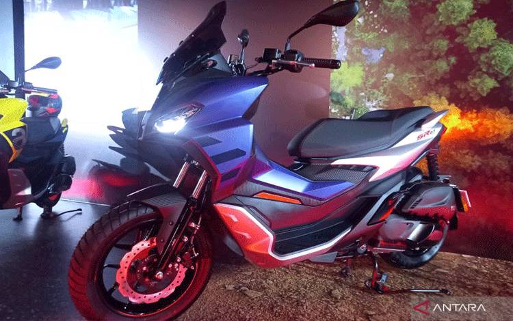 Aprilia SR-GT 200 dihadirkan dengan warna warna menarik di Jakarta, Sabtu (16/03/2022). PT Piaggio Indonesia meluncurkan motor Aprilia SR-GT 200 untuk skuter premium di Indonesia. (ANTARA/Egan Suryahartaji) (Egan Suryahartaji)