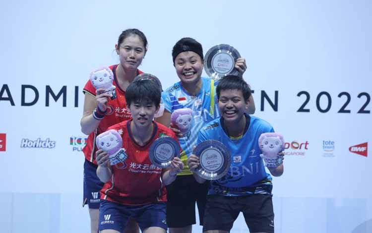 Ganda putri Indonesia Apriyani Rahayu/Siti Fadia Silva Ramadhanti keluar sebagai juara Singapore Open 2022 setelah mengalahkan Zhang Shu Xian/Zheng Yu (China) di babak final, Minggu. ANTARA/dokumentasi PP PBSI.