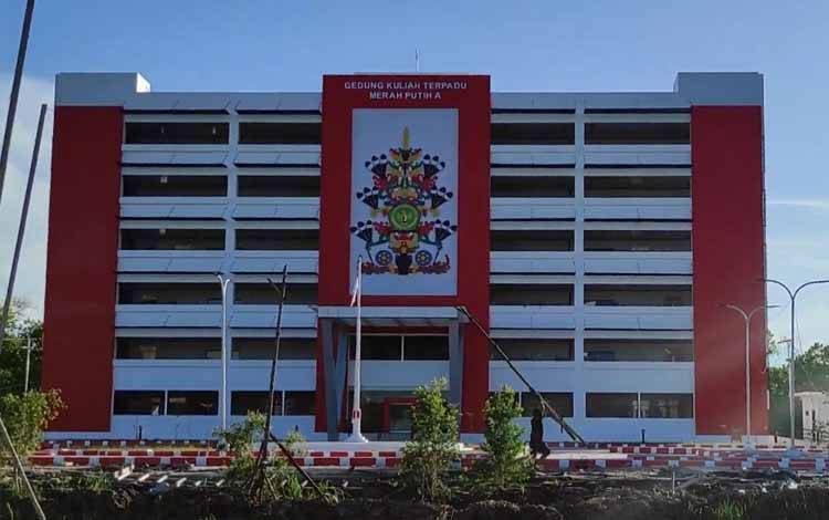 Gedung terpadu Merah Putih Universitas Palangka Raya, Kota Palangka Raya (UPR). Universitas DAS Barito direncanakan tidak akan kalah dengan UPR. (FOTO: IST)