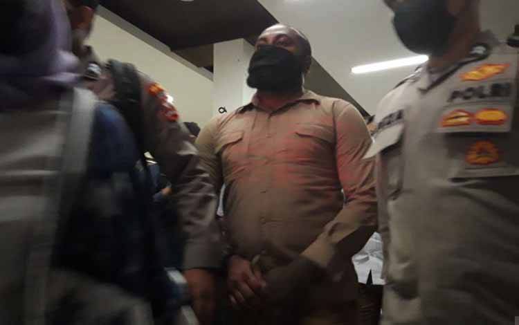 Ajudan atau aide de camp (ADC) Kadiv Propam Polri nonaktif Irjen Polisi Ferdy Sambo usai diperiksa oleh Komnas HAM beberapa waktu lalu di Jakarta. ANTARA/Muhammad Zulfikar