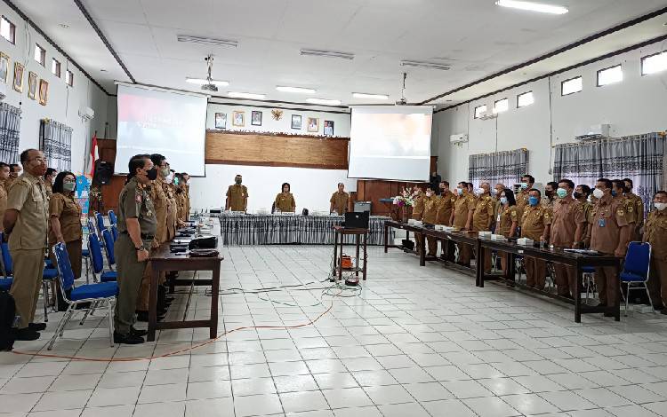 Seminar awal penyusunan Roadmap Sistem Inovasi Daerah (SIDa) yang dilaksanakan di aula Badan Perencanaan Pembangunan Daerah dan Penelitian Pengembangan (Bappedalitbang) Kabupaten Gunung Mas pada Senin 1 Agustus 2022.(FOTO: RISKA YULYANA)