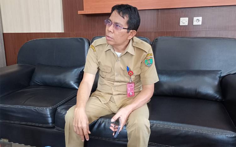 Kepala Dinas PUPR Perkim Barito Timur Yumail J Paladuk. (FOTO: BOLE MALO)