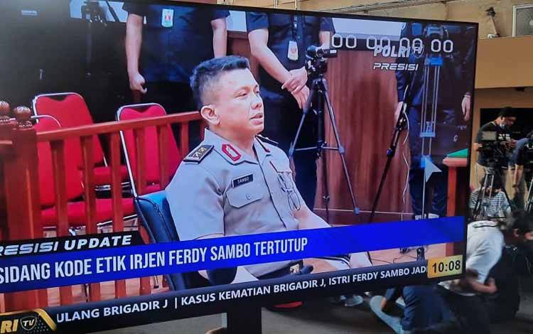 Irjen Ferdy Sambo mengikuti sidang Komisi Etik Profesi Polri (KEPP) di Ruang Sidang KKEP Div Propam Polri, Jakarta, Kamis (25-8-2022). ANTARA/Laily Rahmawaty
