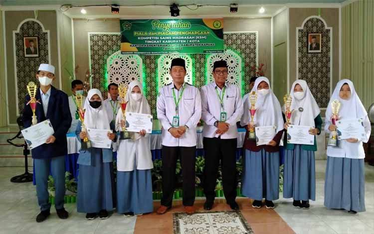 Peserta didik madrasah di Kapuas yang akan mengikuti KSM tingkat Provinsi Kalteng. (FOTO: IST)