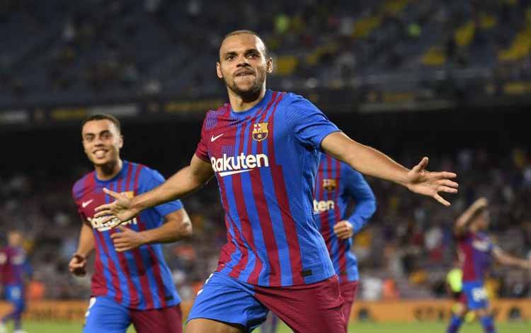 Martin Braithwaite melakukan selebrasi saat mencetak gol untuk Barcelona dalam pertandingan melawan Real Sociedad pada 15 Agustus 2021. ANTARA/AFP/JOSEP LAGO