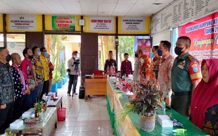 Peserta workshop pengelolaan kampung keluarga berkualitas berkunjungan ke Kelurahan Marang, Kota Palangka Raya, Kamis 8 September 2022