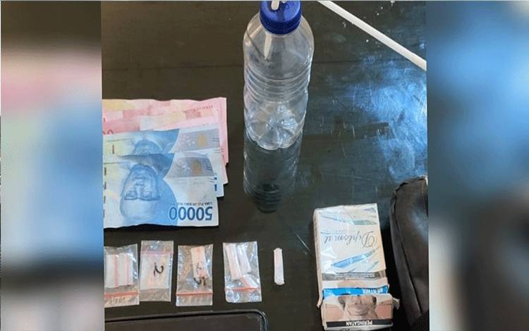 Barang Bukti Kasus sabu diamankan Polsek Selat. (FOTO: POLRES KAPUAS)