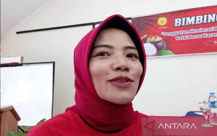 Koordinator Informasi dan Sarana Teknis Karantina Hewan pada Balai Besar Karantina Tanjung Priok Kementerian Pertanian RI, Ai Srimulyati saat diwawancara wartawan usai memaparkan materi dalam bimbingan teknis bertemakan "Penguatan Akselerasi Ekspor Dalam Mendukung Gratiek" di Hotel Augusta, Kabupaten Garut, Jawa Barat, Sabtu (17/9/2022). (ANTARA/Feri Purnama)