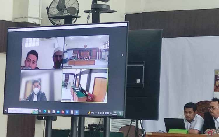 Sidang pembacaan tuntutan terdakwa Mantan Kapolres OKU Timur AKBP Dalizon terkait kasus dugaan pemerasan dan gratifikasi dalam proyek PUPR Musi Banyuasin 2019, di Pengadilan Negeri Tindak Pidana Korupsi (Tipikor) Palembang, Sumatera Selatan, Senin (26/9/2022) (ANTARA/M Riezko Bima Elko P/22)