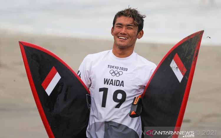 Peselancar Indonesia Rio Waida selepas menjajal ombak saat tampil di Olimpiade Tokyo 20202 di Pantai Tsurigasaki, Tokyo, Jepang. (ANTARA/HO-NOC Indonesia)