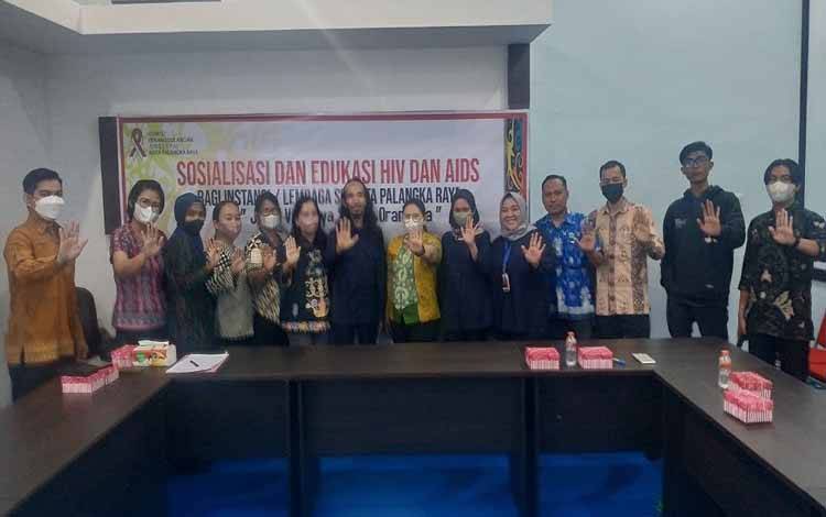 Sosialisasi HIV/AIDS di lingkungan Diskominfo Palangka Raya. (FOTO: USEP/DISKOMINFO)