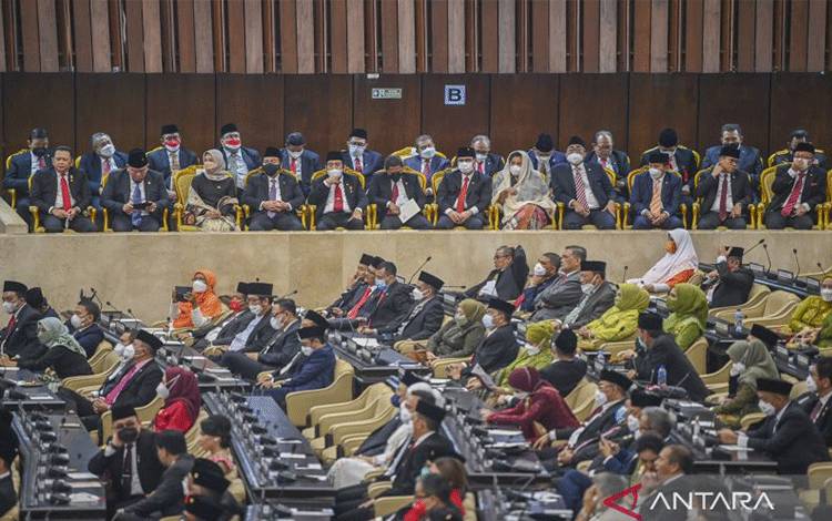 Anggota DPR dan undangan menghadiri rapat Paripurna pembukaan masa persidangan I DPR tahun sidang 2022-2023 di Gedung Nusantara, Kompleks Parlemen, Senayan, Jakarta, Selasa (16/8/2022). ANTARA FOTO/Galih Pradipta/hp.
