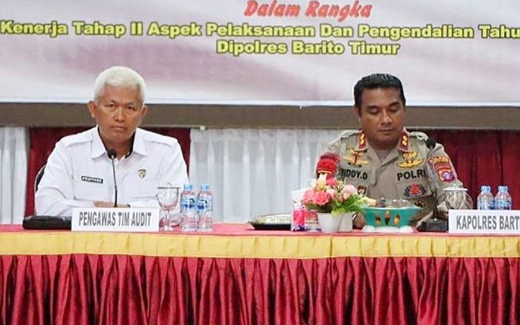Kapolres Barito Timur AKBP Viddy Dasmasela, saat menerima kunjungan Tim Audit Itwasda Polda Kalteng yang dipimpin oleh Auditor Madya Tingkat III Itwasda Polda Kalteng Kombes Pol Praptopo, Senin, 17 Oktober 2022. (FOTO: IST)