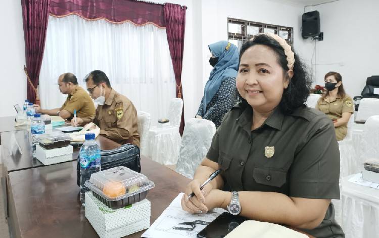 Anggota DPRD Gunung Mas Iceu Purnamasari saat ditemui wartawan. (FOTO: RISKA YULYANA)