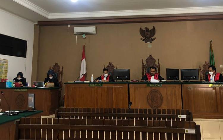 Persidangan Tipikor Perkara Korupsi dengan agenda Putusan Sela di Pengadilan Tipikor Palangka Raya, Senin, 31 Oktober 2022. (FOTO: APRIANDO)
