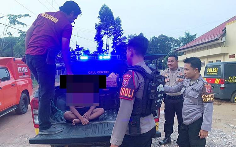 Seorang pemuda mabuk berat diamankan anggota Polres Lamandau. (FOTO: HENDI NURFALAH)