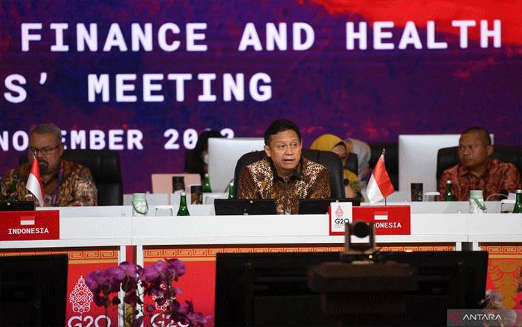 Menteri Kesehatan Budi Gunadi Sadikin berpidato saat pembukaan The 2nd Joint Finance and Health Ministers Meeting di Bali, Sabtu (12-11-2022). ANTARA FOTO/Akbar Nugroho Gumay