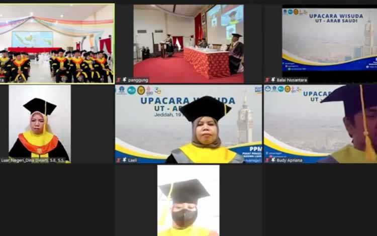angkapan layar wisuda mahasiswa UT di Arab Saudi secara daring, Sabtu (19/11/2022). ANTARA/Indriani