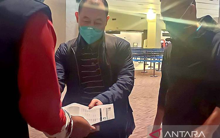 Arsip foto - Pemeriksaan visa seorang pendatang. (ANTARA/HO-Imigrasi)