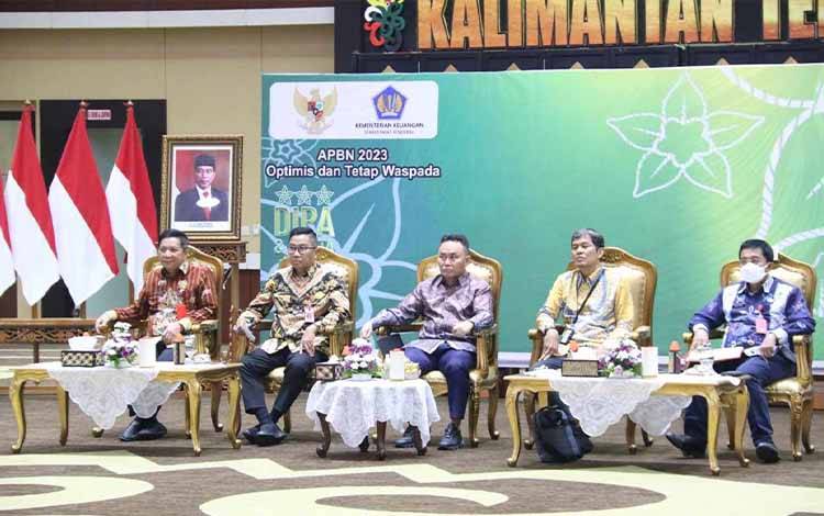Gubernur Kalimantan Tengah (Kalteng) Sugianto Sabran saat menerima Daftar Isian Pelaksanaan Anggaran (DIPA) Tahun Anggaran 2023 secara virtual dari Aula Jayang Tingang, Kamis, 1 November 2022. (FOTO: IST)
