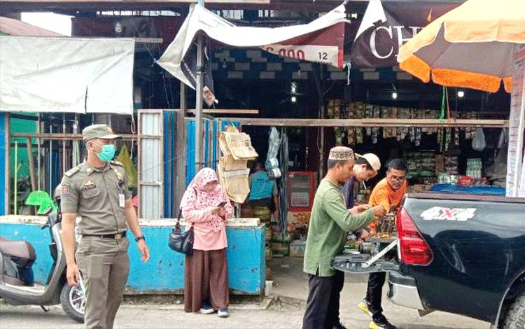 Unit Pelaksana Teknis (UPT) Metrologi Legal (ML) PADA Disdagrin melaksanakan Sidang Tera/Tera Ulang kepada masyarakat, baik pedagang warung, kios dan pedagang yang menggelar dagangan di rumah, Jumat 2 Desember 2022. (Foto: Dhani)