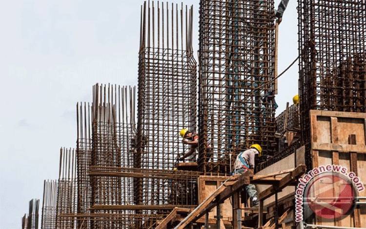 Ilustrasi: Kinerja Industri Properti Tumbuh Pekerja menyelesaikan pembangunan hunian bertingkat di salah satu kawasan Gatot Subroto, Jakarta. (ANTARA FOTO/M Agung Rajasa)