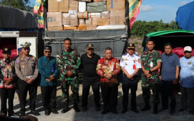 Plt. Sekda Kobar, Juni Gultom saat peresmian area bongkar muat di eks pabrik jagung Jalan Pangkalan Bun - Kumai beberapa waktu lalu