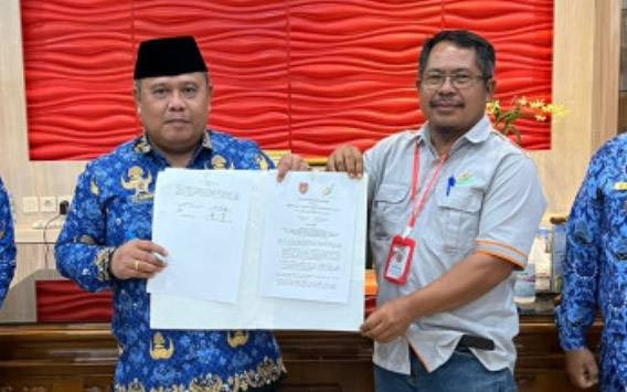Plt. Sekda Kobar Juni Gultom usai penandatanganan MoU dengan perusahaan besar kelapa sawit dan NGO guna mempercepat penerbitan STDB bagi petani sawit swadaya beberapa waktu lalu