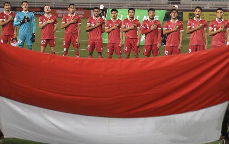 Pesepak bola Timnas Indonesia berfoto bersama sebelum menghadapi Timnas Filipina dalam laga lanjutan Grup A Piala AFF 2022 di Rizal Memorial Stadium, Manila, Filipina, Senin (2/1/2023). ANTARA FOTO/Akbar Nugroho Gumay/wsj.