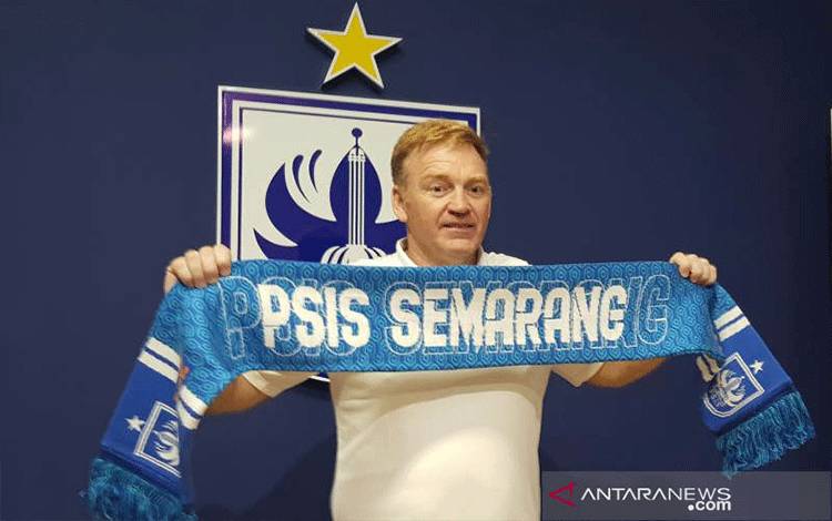 Pelatih PSIS Semarang Ian Andrew Gillian (ANTARA/ I.C.Senjaya)