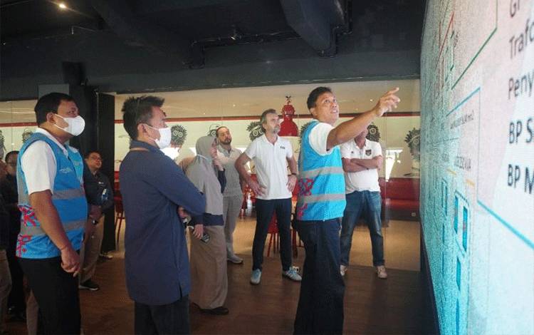 General Manager PLN UID Bali, I Wayan Udayana memberikan penjelasan terkait kesiapan PLN menyambut Piala Dunia U20 di Stadion Kapten I Wayan Dipta, Gianyar, Bali (10/1/2023). ANTARA/HO-Humas PLN UID Bali