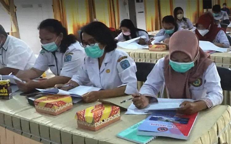 Sejumlah tenaga kesehatan di RSUD Lamandau tengah mengikuti pelatihan Basic Trauma Cardiac Life Support, Selasa, 17 Januari 2023. (FOTO : HENDI NURFALAH)