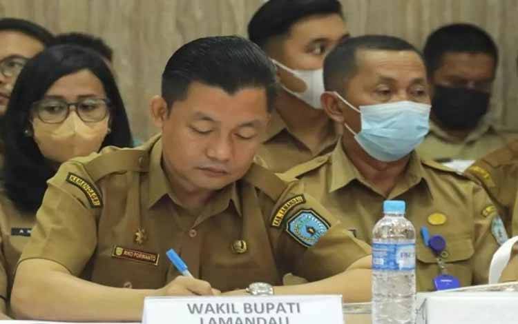 Wakil Bupati Lamandau, Riko Porwanto, saat menghadiri acara rakor tingkat Provinsi Kalimantan Tengah. (FOTO : HENDI NURFALAH)