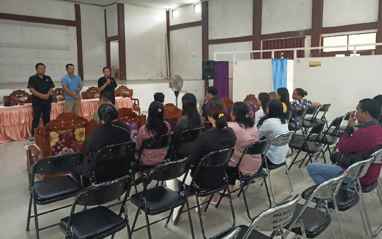 Sejumlah calon anggota PPS saat mengikuti seleksi wawancara, Senin, 23 Januari 2023. (FOTO: KPU GUNUNG MAS)