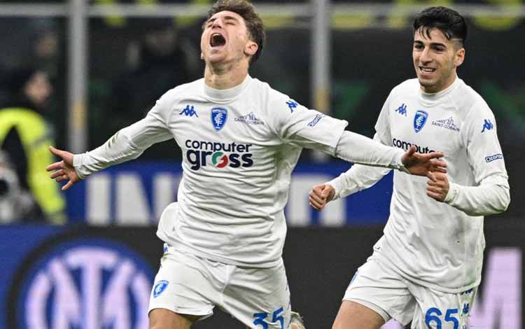 Gelandang Empoli Tommaso Baldanzi merayakan gol yang dicetaknya ke gawang Inter Milan pada pertandingan Liga Italia yang dimainkan di Stadion San Siro, Milan, Selasa (24/1/2023) WIB. (ANTARA/AFP/MIGUEL MEDINA)