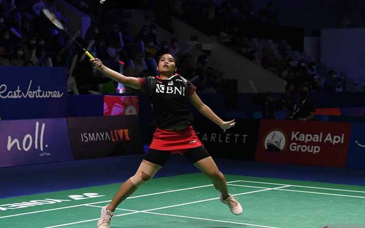 Foto arsip - Pebulu tangkis tunggal putri Indonesia Gregoria Mariska Tunjung mengembalikan kok ke arah pebulu tangkis tunggal putri Thailand Phittayaporn Chaiwan dalam babak 32 besar Indonesia Open 2022 di Istora Senayan, Jakarta, Rabu (15/6/2022). ANTARA FOTO/Sigid Kurniawan/aww (ANTARA FOTO/SIGID KURNIAWAN)