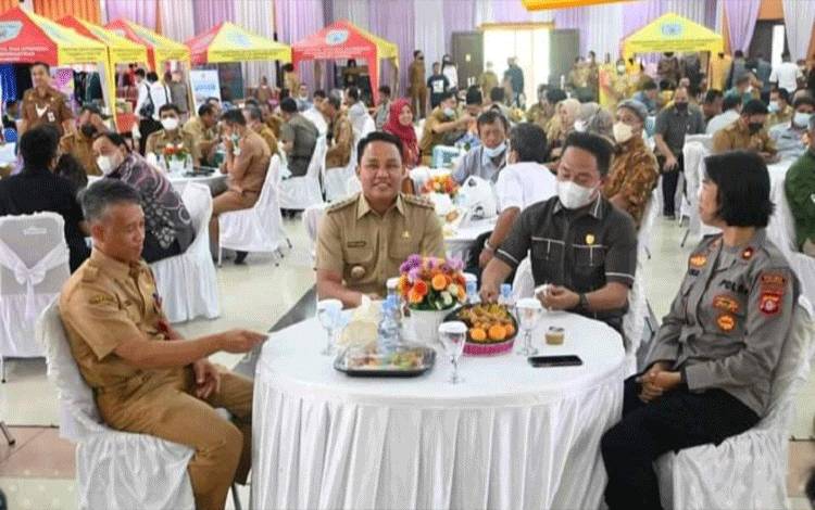 Bupati Hendra Lesmana bersama Sekda dan Forkopimda Kabupaten Lamandau hadiri Investor Gathering tahun 2023. (FOTO : HENDI NURFALAH)