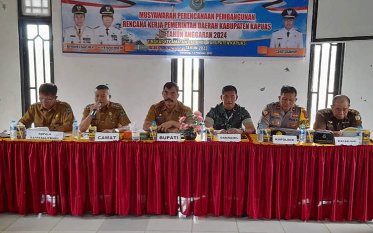 Suasana saat kegiatan Musrenbang tingkat Kecamatan Dadahup digelar pada Senin, 13 Februari 2023. (FOTO: IST)