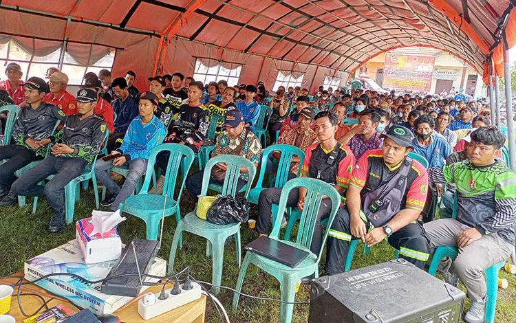 Sosialisasi dan edukasi penanggulangan kebakaran yang diikuti oleh perwakilan masyarakat dari kecamatan, desa, kelurahan dan kelompok relawan di Halaman Kantor BPBD Damkar Barito Timur, Kamis, 23 Februari 2023. (FOTO: BOLE MALO)