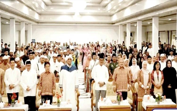 Kerukunan Keluarga Bakumpai (KKB) Pusat memperingati Isra Miraj dan Milad ke 70 KKB di gedung Balai Antang Muara Teweh, Jumat malam 24 Februari 2023.(FOTO: DHANI)