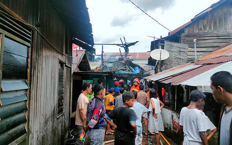Lokasi kebakaran di kawasan padat penduduk dibelakang Eks Golden, Kamis 1 Maret 2023. (FOTO: BUDDI)