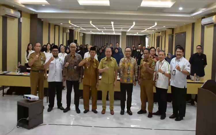 Bupati Kapuas, Ben Brahim S Bahat saat hadiri edukasi dan sosialisasi dari OJK bagi Mahasiswa STAI Kuala Kapuas. (FOTO: IST)