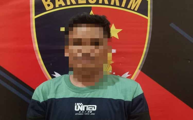 Tersangka penggelapan pupuk di perusahaan perkebunan kelapa sawit ?PT Mega Ika Khansa ?Kabupaten Seruyan (FOTO: POLRES SERUYAN)