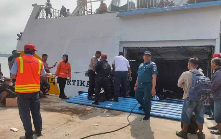 Embarkasi KM Dharma Kartika III dari Pelabuhan Sampit menuju Surabaya, Minggu, 16 April 2023. (FOTO: IST)?